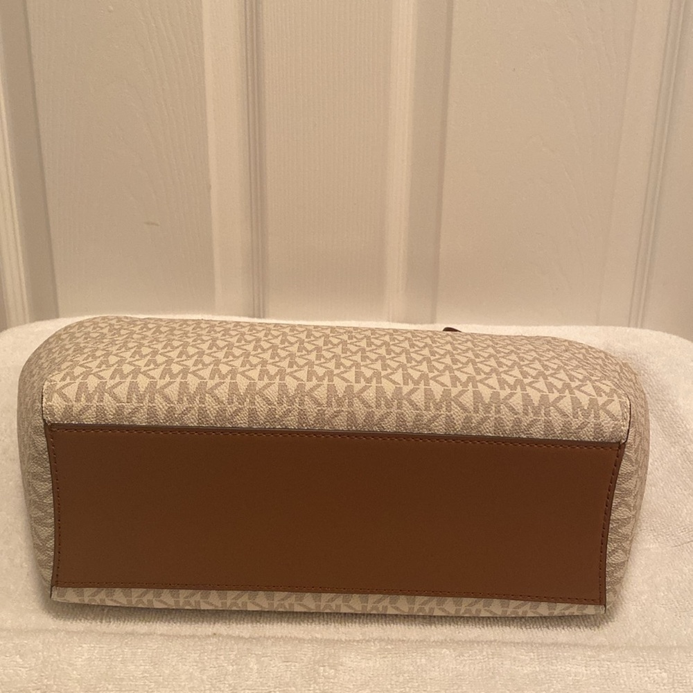 Brand New Michael Kors Chain Shoulder Tote Bag… - Picture 6 of 7